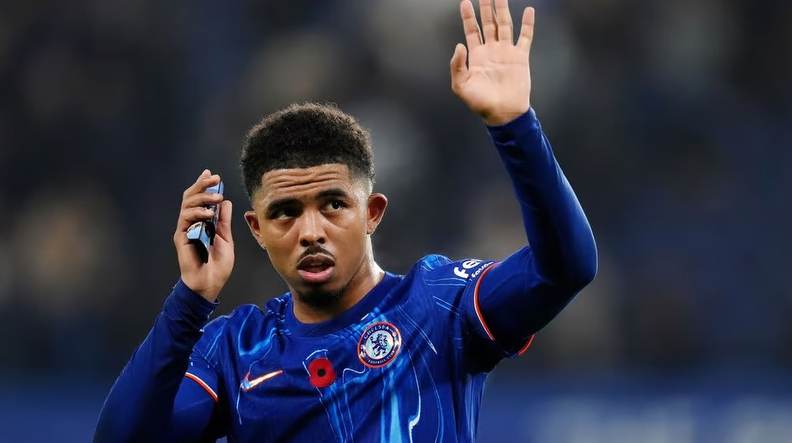 Dù rời sân với dáng đi tập tễnh ở cuối trận thắng Aston Villa, Wesley Fofana nhanh chóng lên tiếng khẳng định anh không gặp vấn đề nghiêm trọng, giúp người hâm mộ Chelsea phần nào yên tâm.