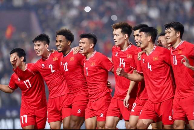 Trước cuộc đối đầu then chốt với Malaysia ở vòng loại Asian Cup 2027, HLV Kim Sang Sik được cho là đang cân nhắc phương án triệu tập tới 6 trung vệ nhằm gia cố hàng thủ.
