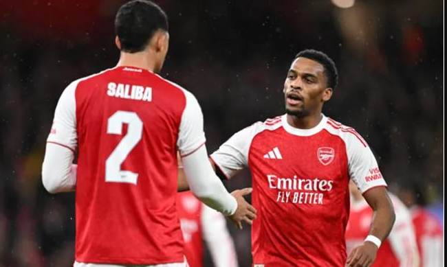 Gabriel vinh danh Saliba và Raya sau chiến thắng nghẹt thở trước Chelsea.