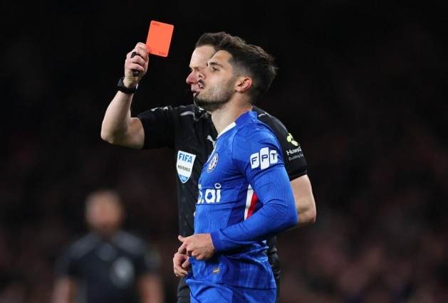 ‘Virus’ thẻ đỏ bào mòn Chelsea, Rosenior đối diện bài toán kỷ luật.