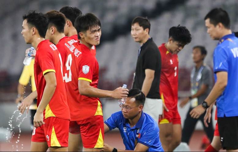 Tuyển Việt Nam lao đao vì chấn thương và án treo giò trước cuộc đấu Malaysia.